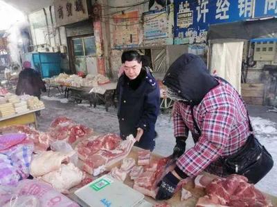 江源區(qū)市場(chǎng)監(jiān)督管理局開展春節(jié)期間食品安全專項(xiàng)檢查，聚焦預(yù)包裝食品批發(fā)環(huán)節(jié)